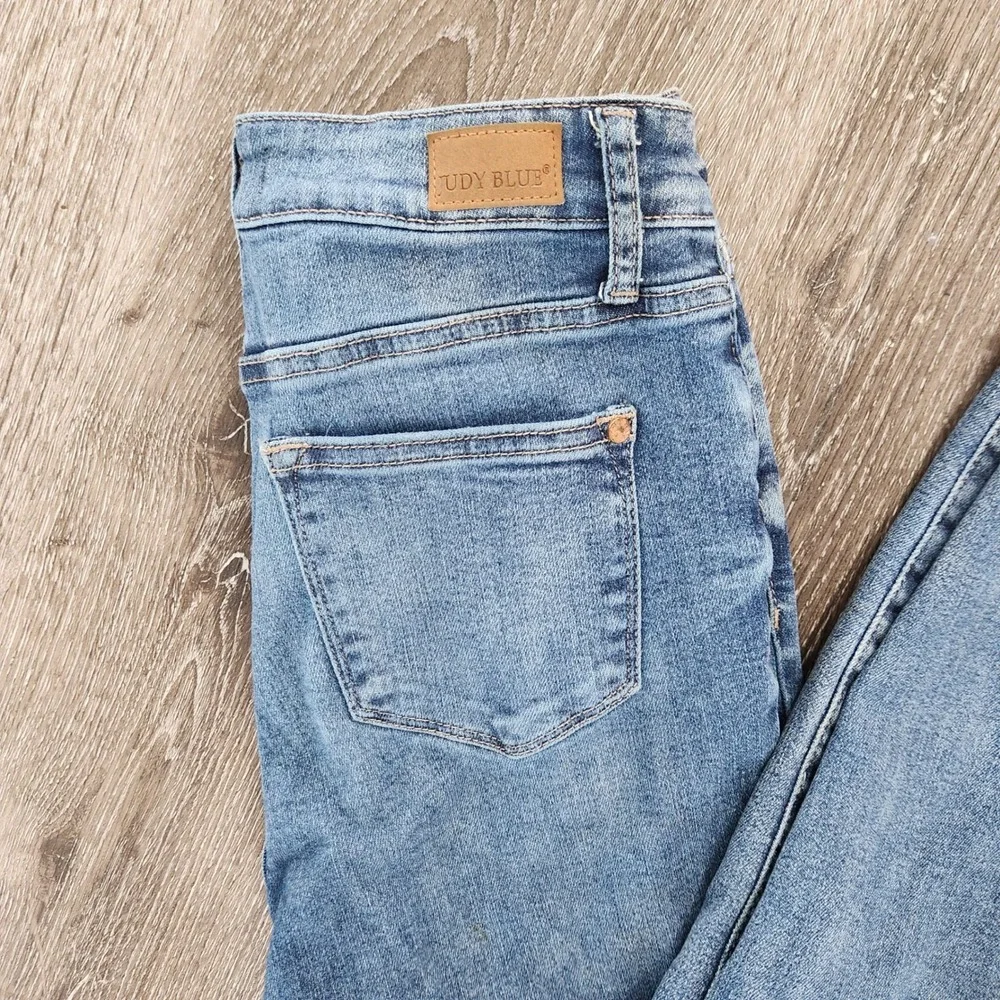 Judy Blue Relaxed Fit High Rise Raw Hem Jeans Medium Wash 3/26